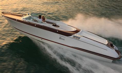 GUCCI and RIVA announce exclusive made to order yacht : 